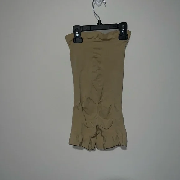 SKIMS SEAMLESS SCULPT STRAPLESS SHORTIE BODYSUIT CLAY SMALL